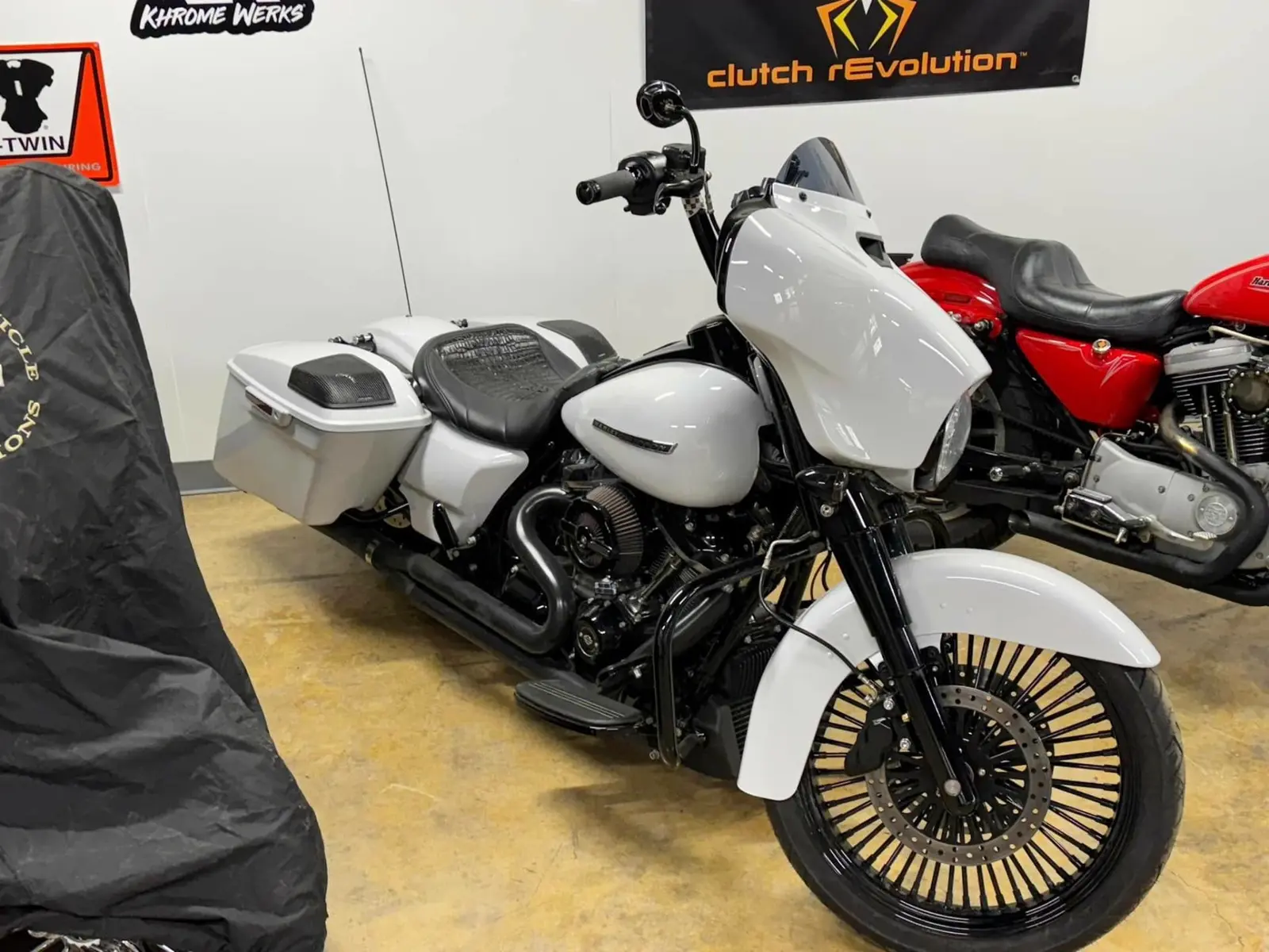 Custom Harley Davidson bagger at Rolling Thunder Cycle Service